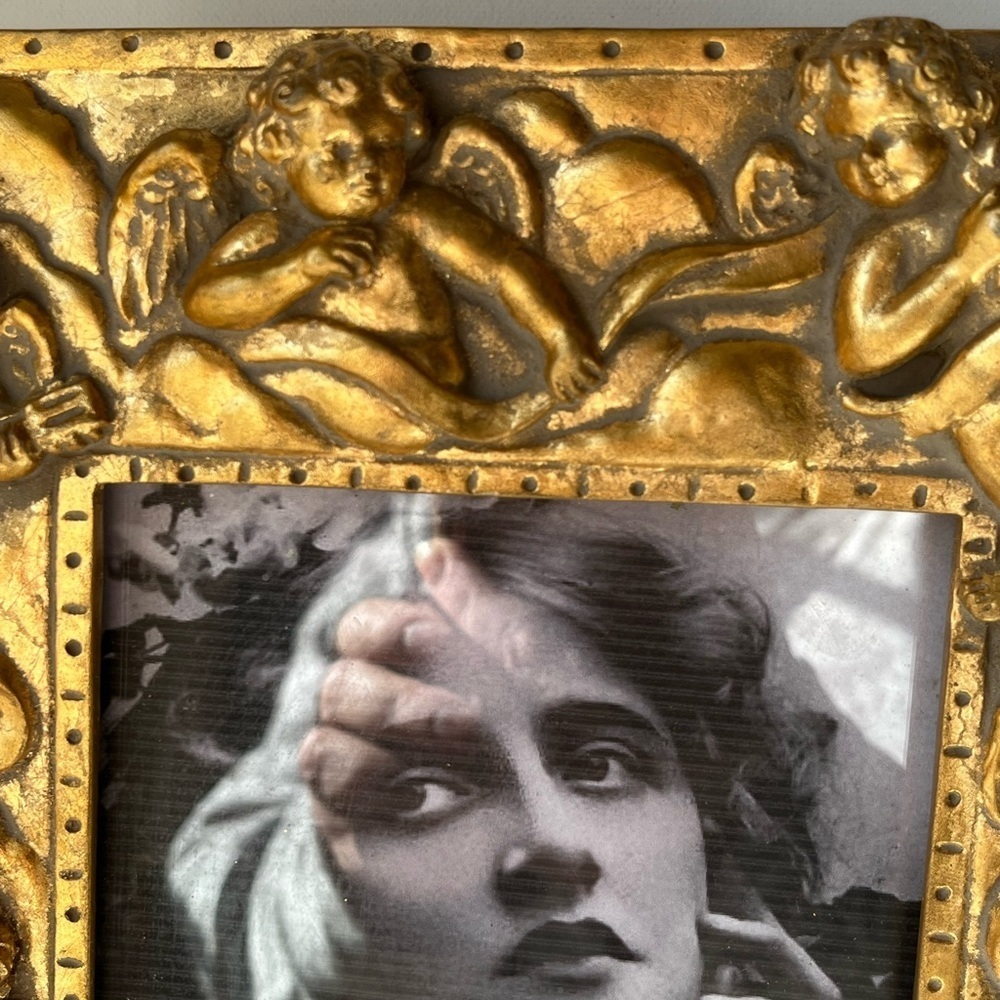 Large gilded Cherub Picture Frame holds 5”x7”. Rare - Picture 5 of 15
